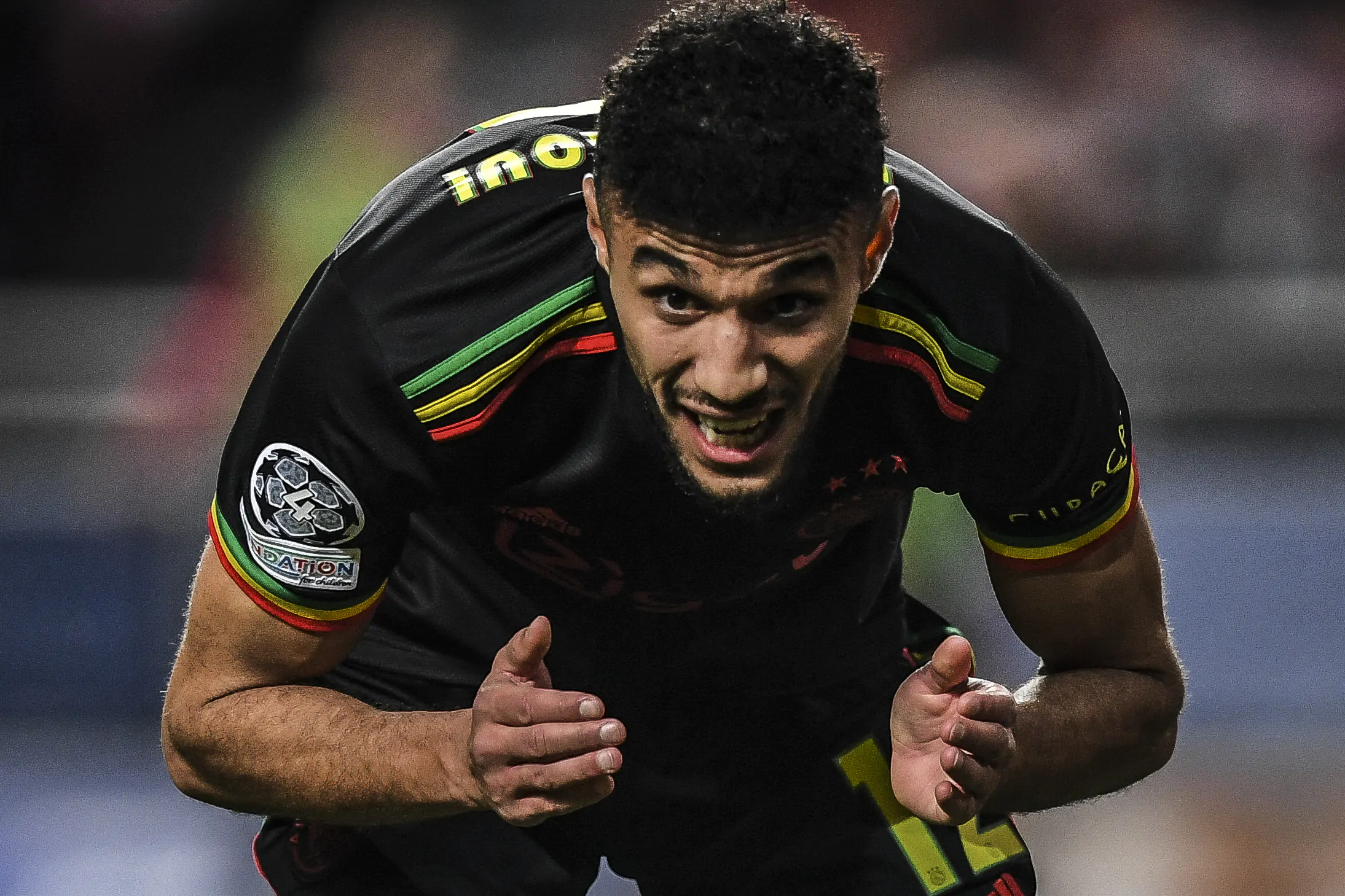 Concorrenza spietata per Mazraoui: il piano del Milan