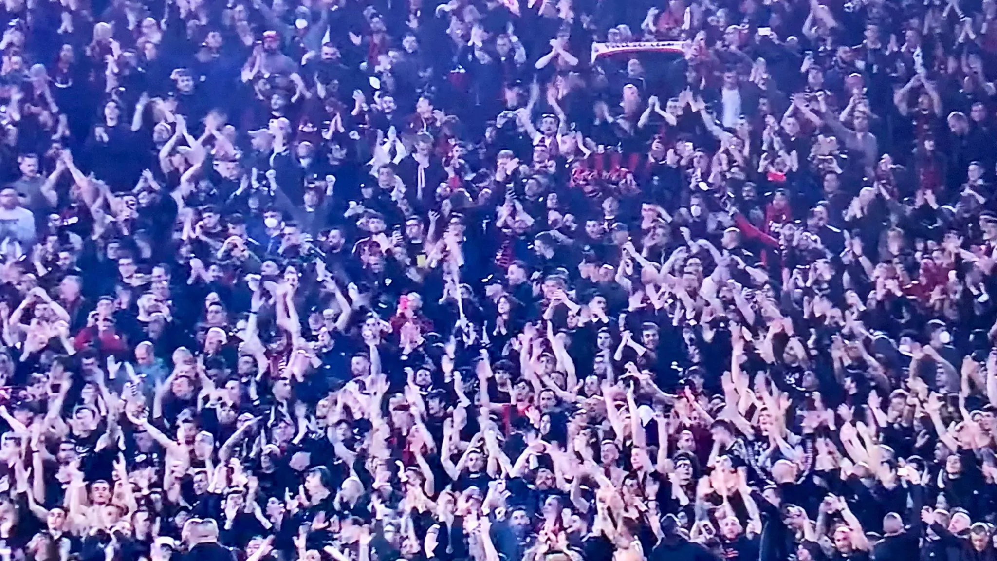 Fantastico all’Olimpico: lo stanno facendo ora i tifosi del Milan!