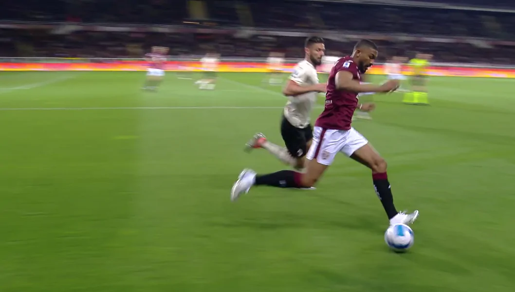 “Non lo ha fatto per la sua prossima squadra”, Bremer insuperabile: stoccata al Milan? (FOTO)