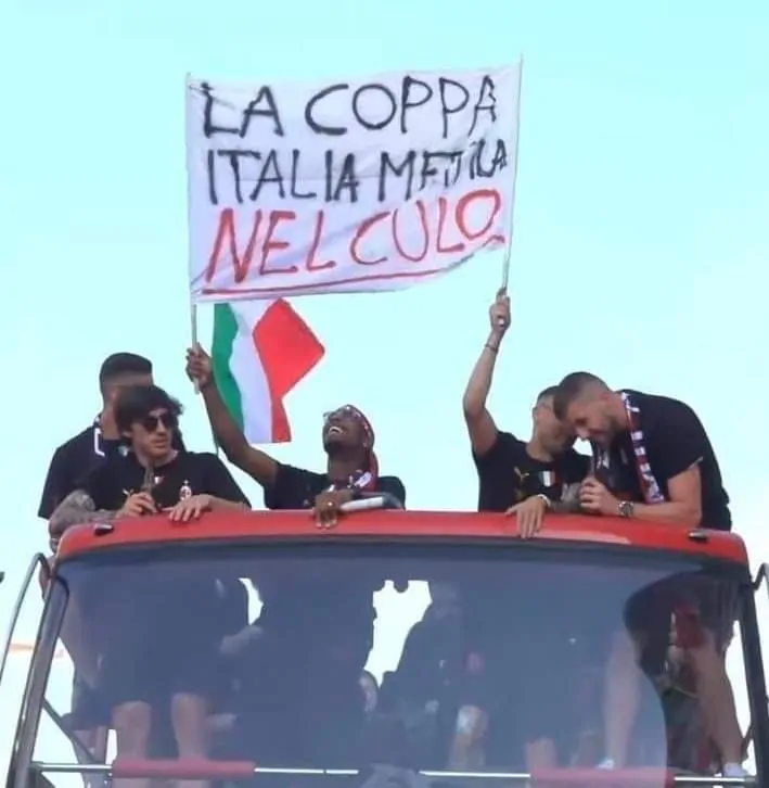 Striscione dei tifosi rossoneri contro l’Inter, la Figc apre un’inchiesta