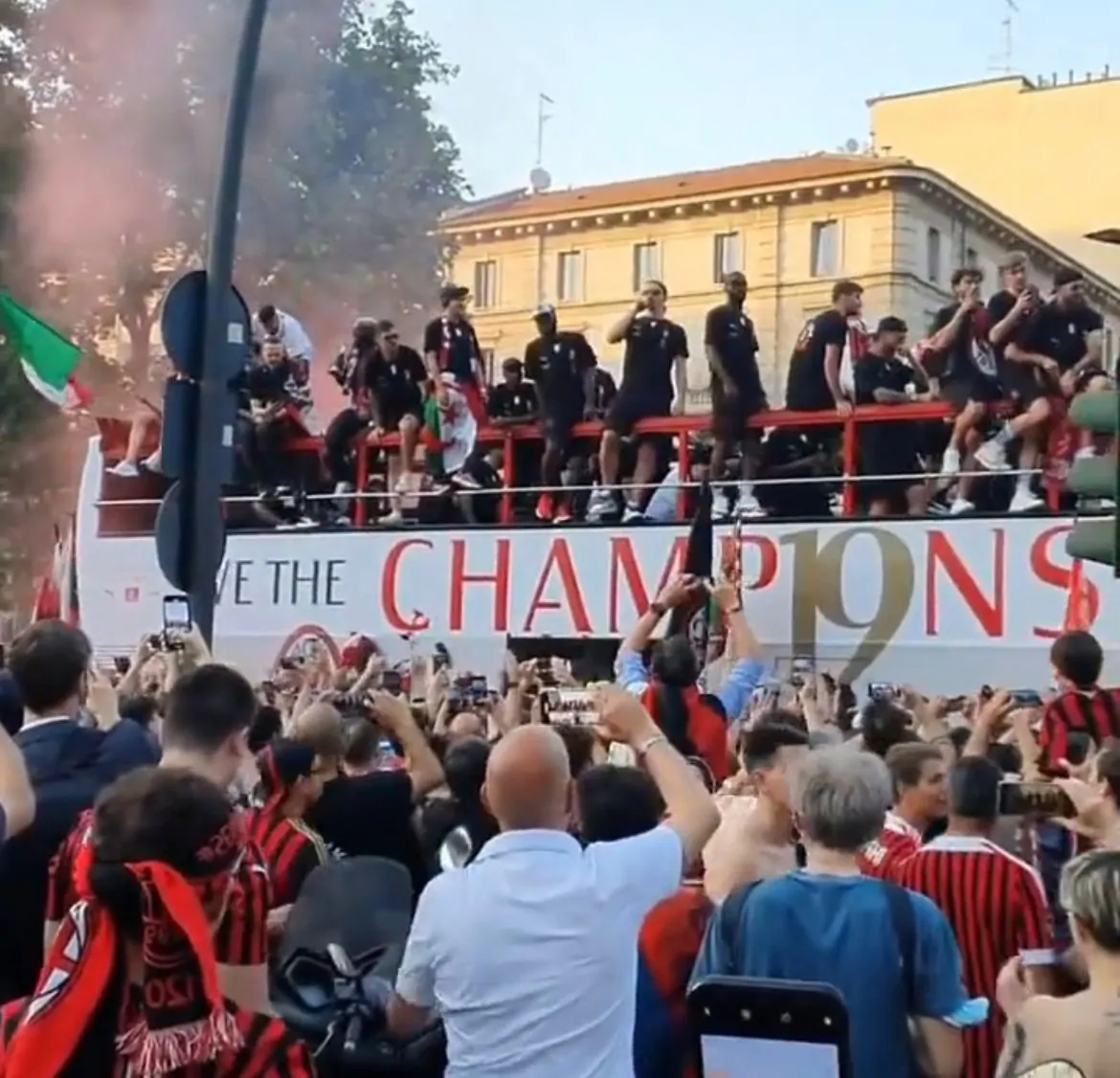 Scudetto Milan, Messias assente sul pullman durante i festeggiamenti: svelato il motivo