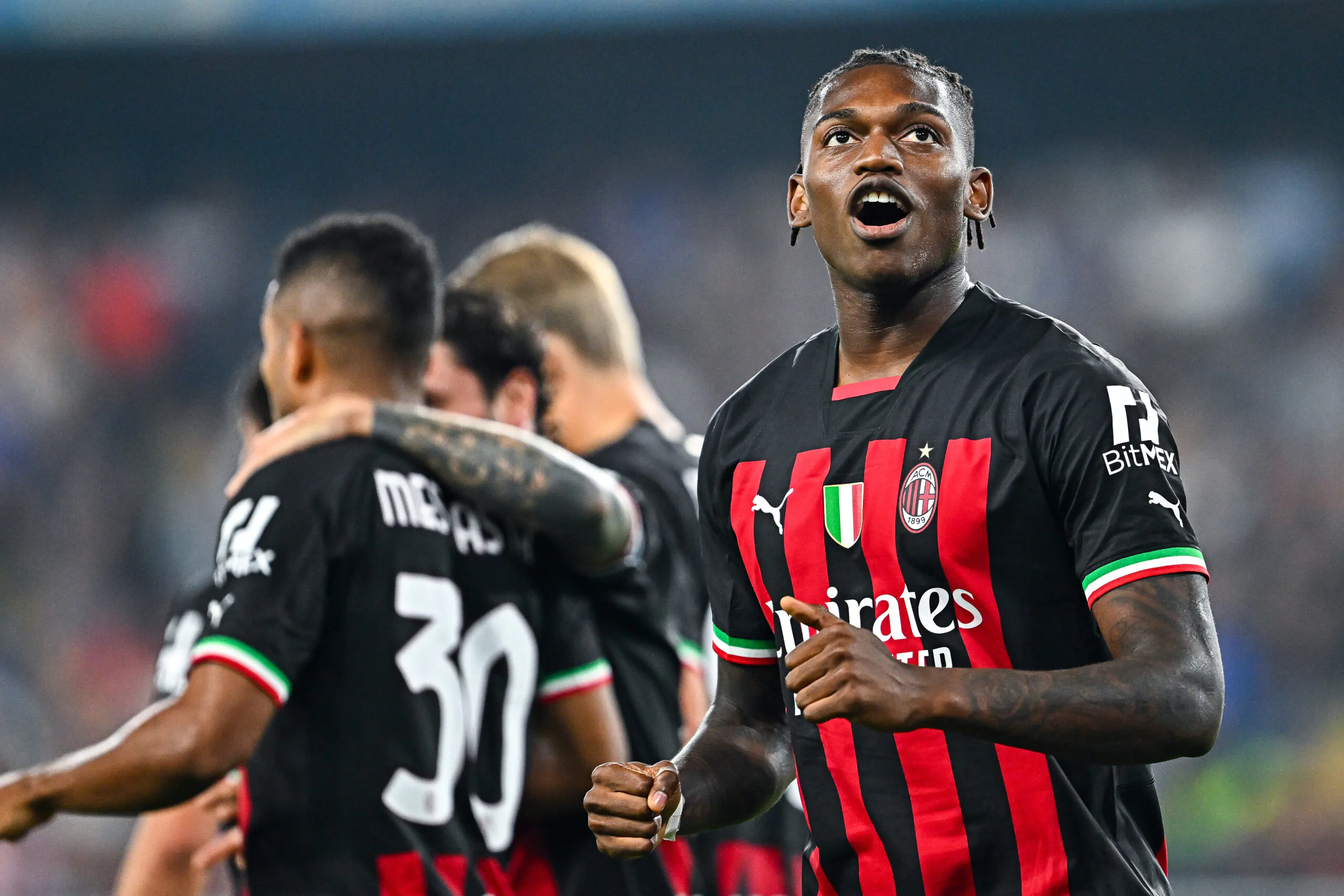 Leao davanti a Cristiano Ronaldo: tre giocatori del Milan nella Top 100 al mondo