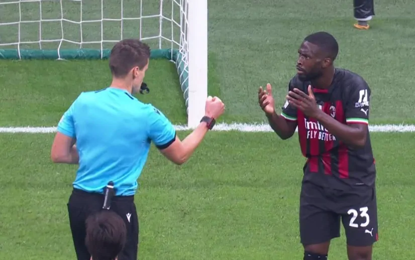 Rigore ed espulsione, che attacco all’arbitro: avete sentito?