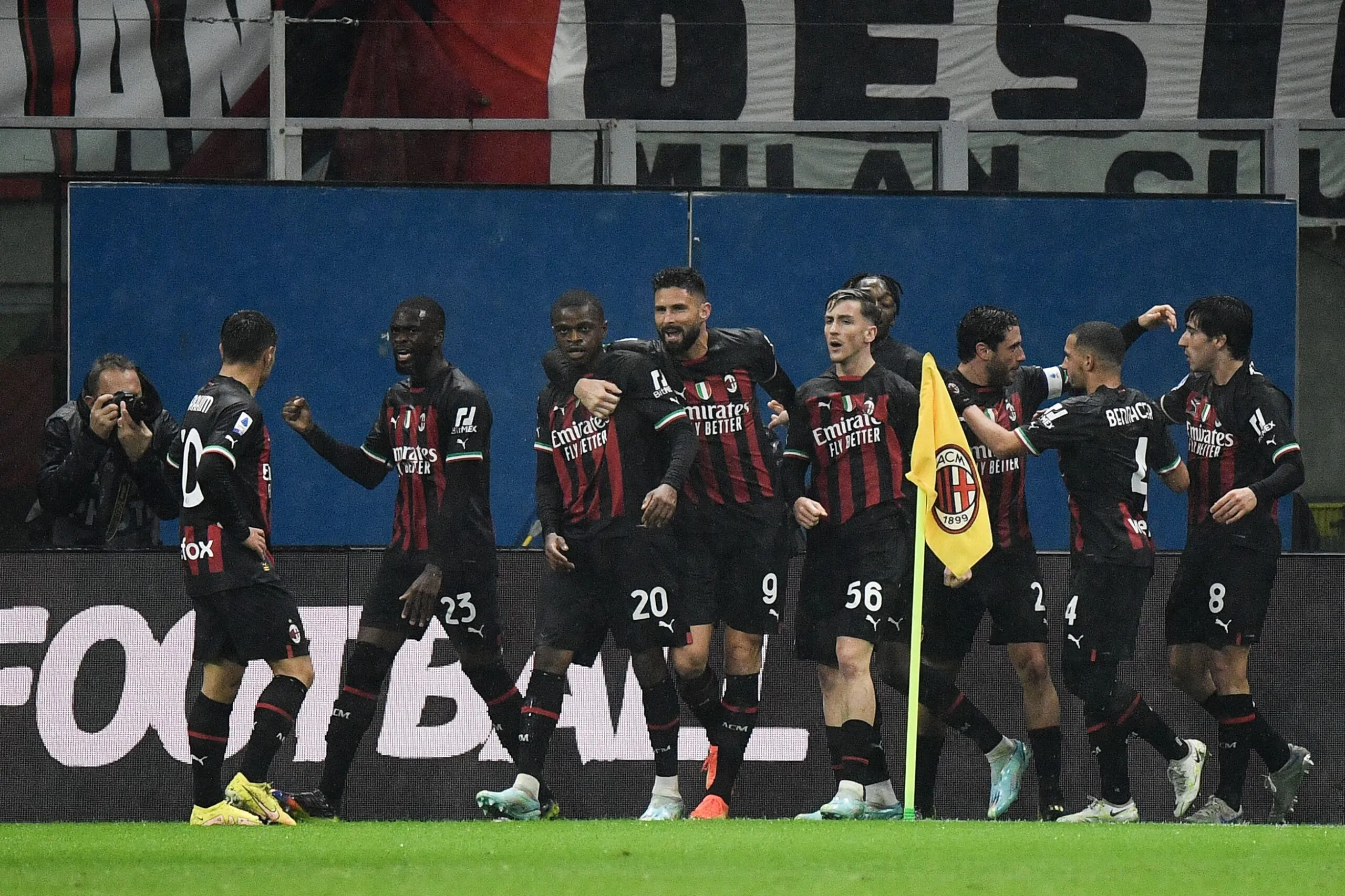 Milan, svelata la nuova maglia casalinga per la stagione 2023-2024 (FOTO)
