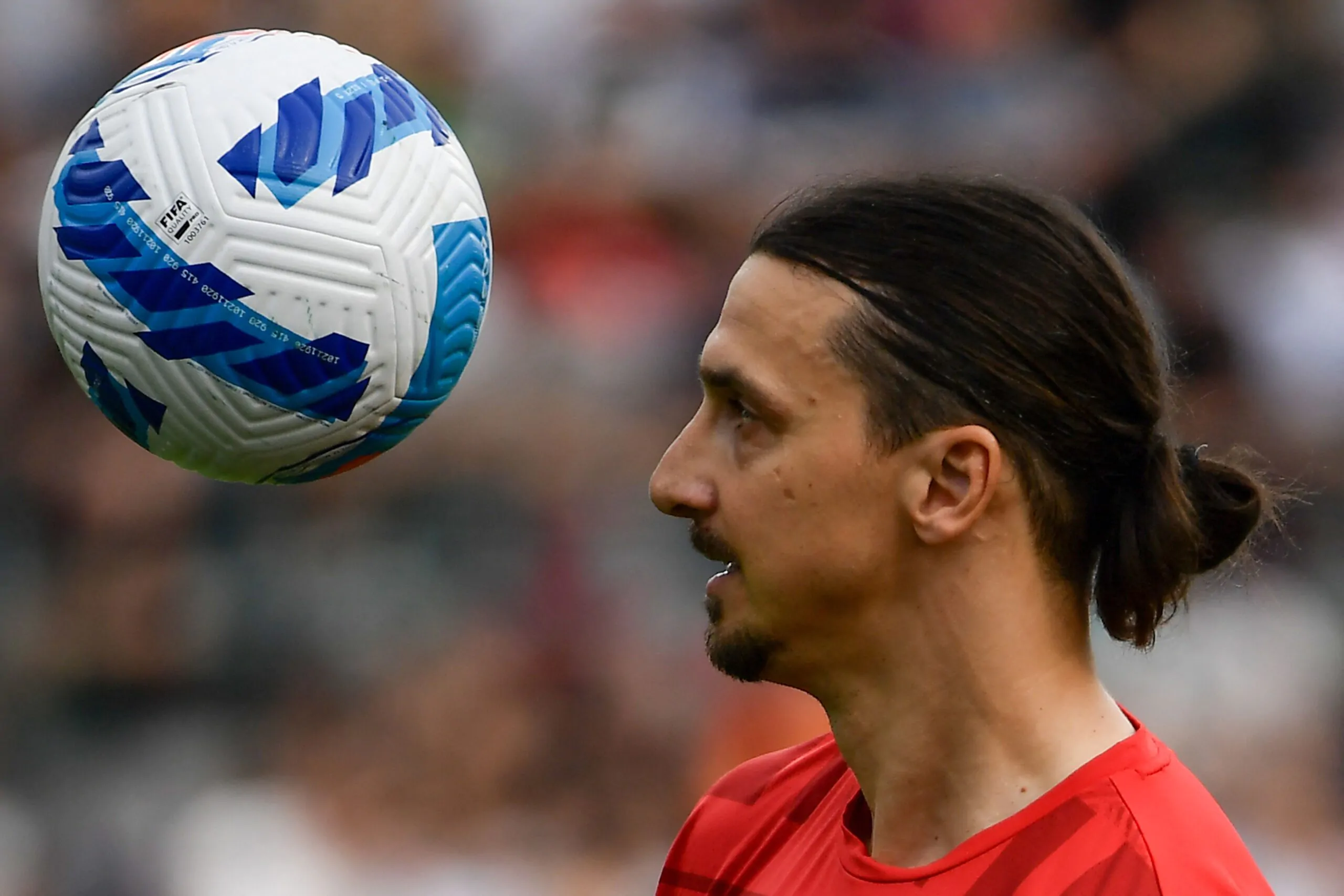 A mezzanotte la lista Champions: novità su Ibrahimovic!