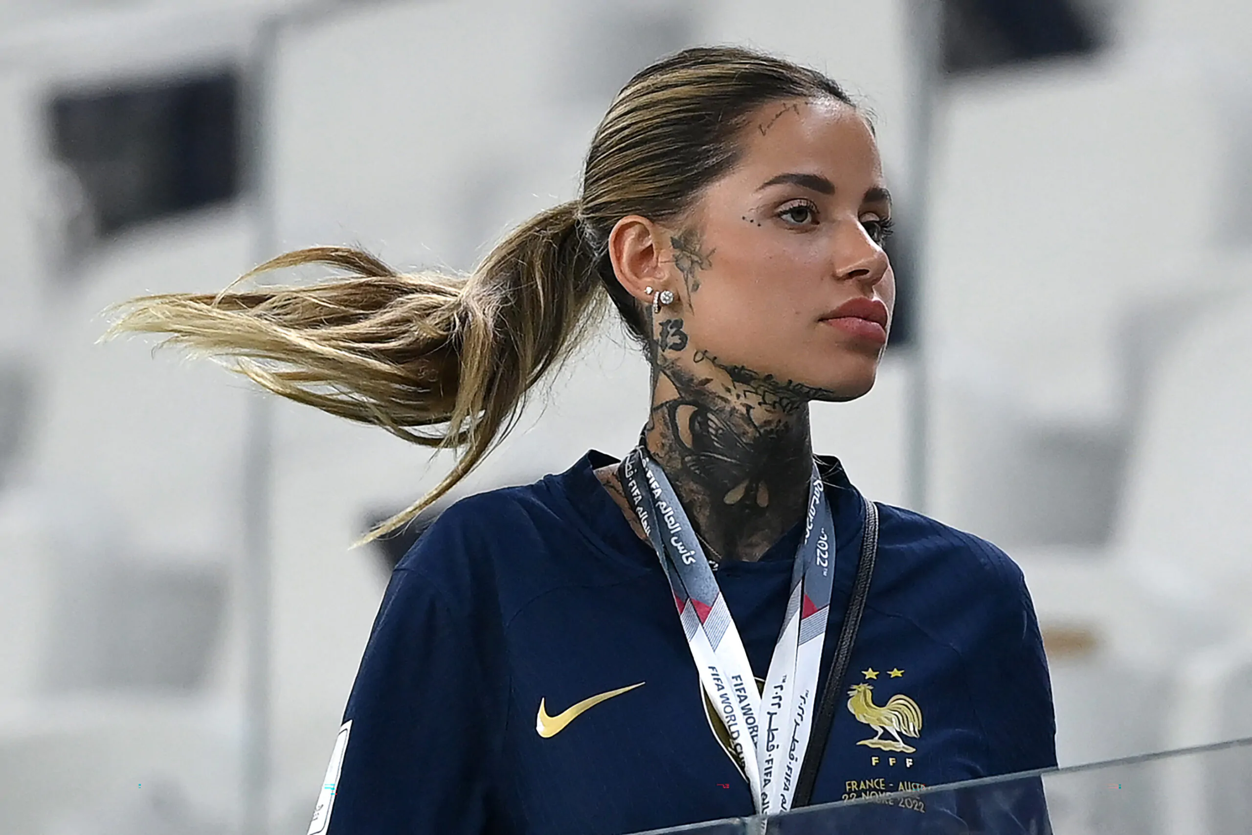 La compagna di Theo Hernandez sbotta sui social: “Pistola alla testa e figlio strappato dalle mani”