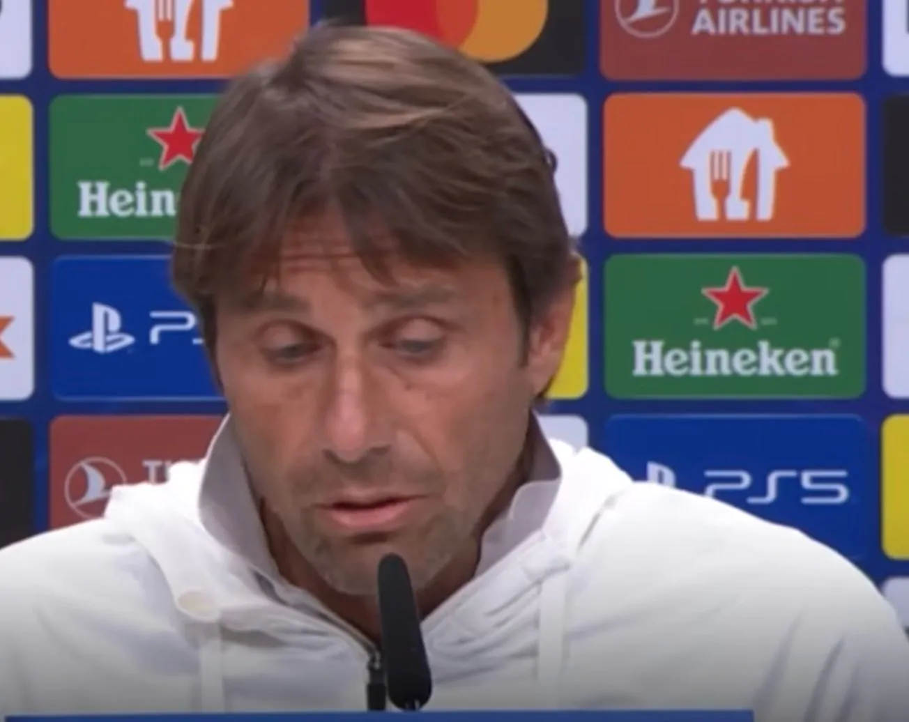 Conte in conferenza: “Vogliamo il passaggio del turno e lottare per la Champions”