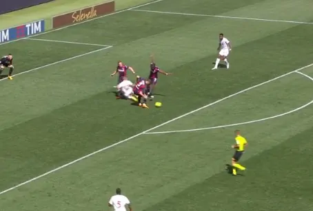 Bologna-Milan, tante polemica tra il gol di Sansone e il contatto su Rebic: la moviola di Marelli