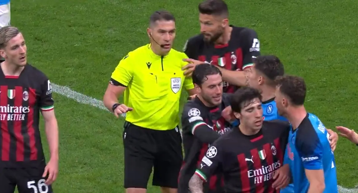Assurdo dopo Milan-Napoli, napoletani infuriati contro l’arbitro: cos’hanno fatto i tifosi!