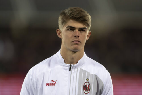 De Ketelaere in campo prima di Fiorentina-Milan