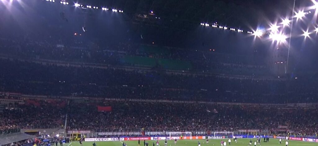 Curva san Siro durante partita del Milan.