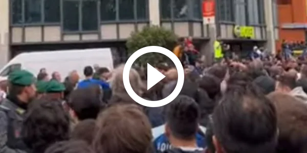 Euroderby, un ex Milan insultato dai tifosi fuori da San Siro (VIDEO)