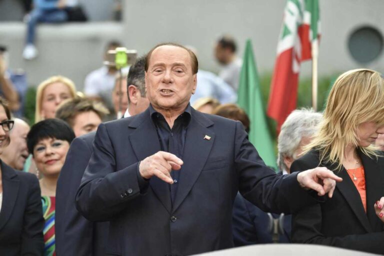 FIGC omaggia Berlusconi