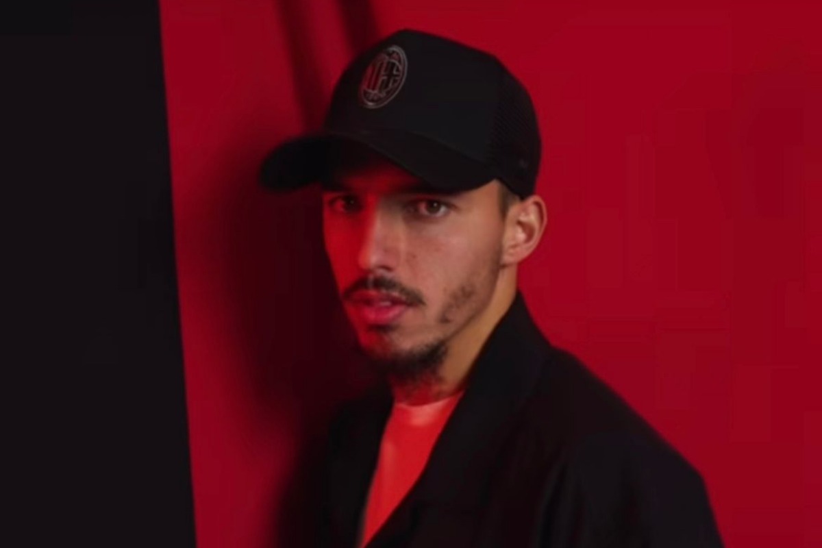 Bennacer posa per la nuova collection