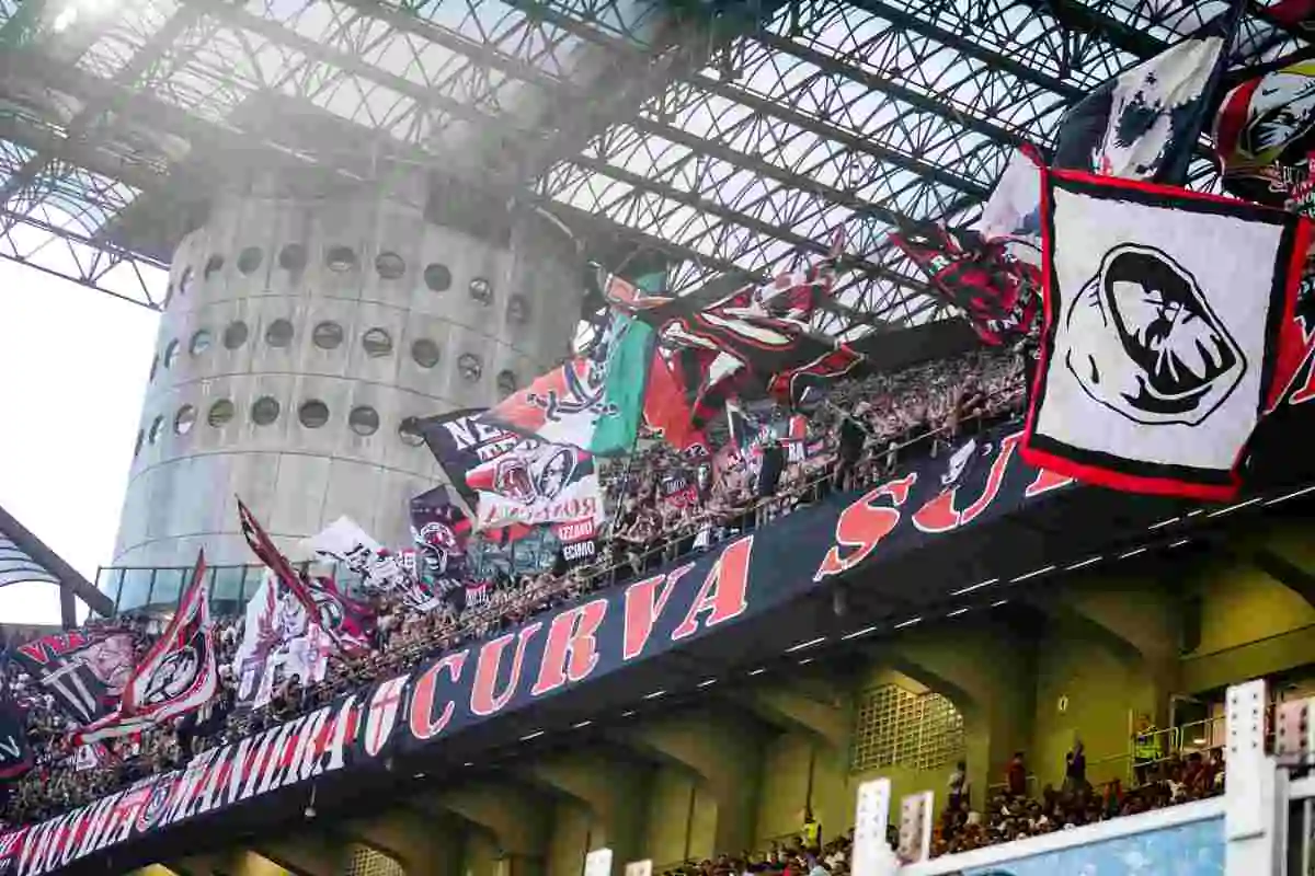 Curva sud Milan: la decisione della UEFA sull'Euroderby
