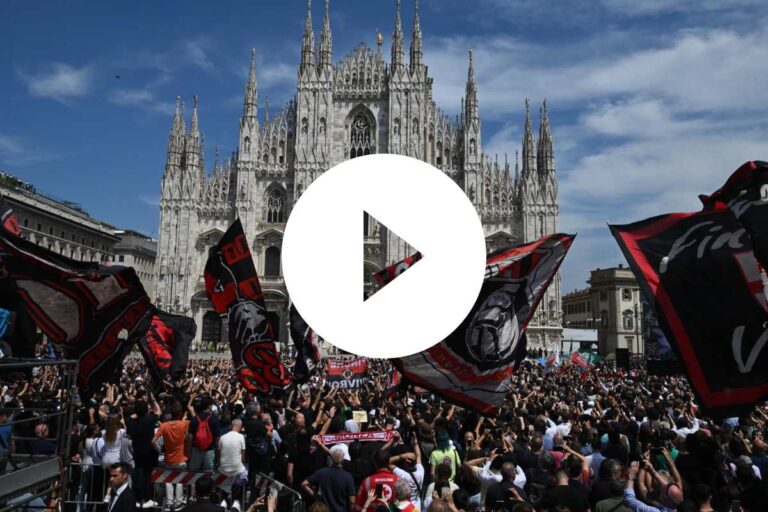 Omaggio dei milanisti ai funerali di Berlusconi