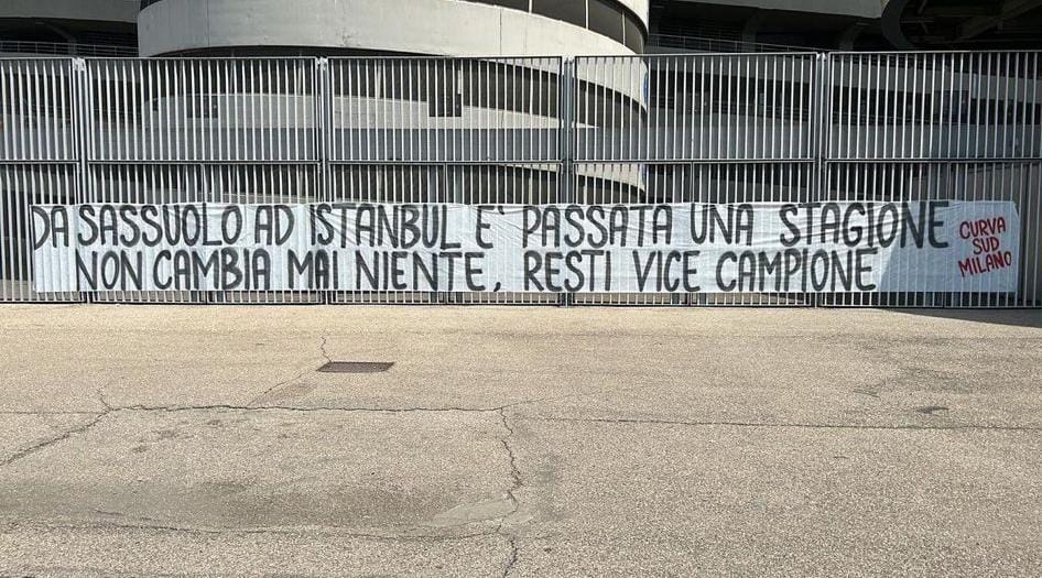 striscioni curva sud milan