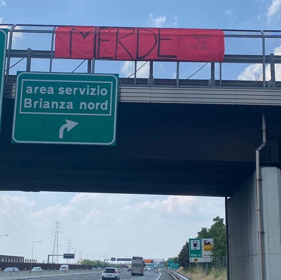 striscioni milan curva sud