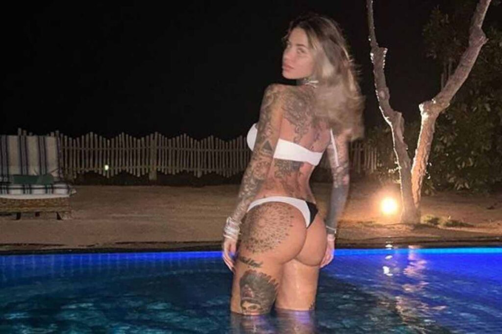 Zoe Cristofoli in costume, la foto su Instagram fa impazzire i fan