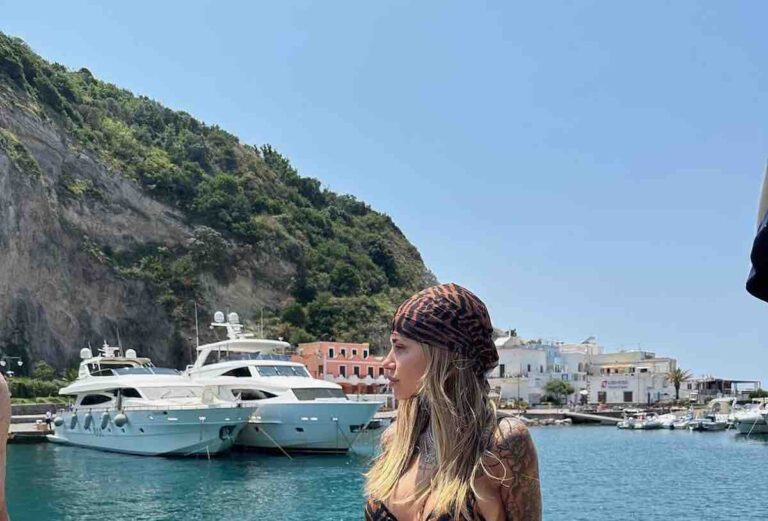 Zoe Cristofoli lato A esplosivo in barca