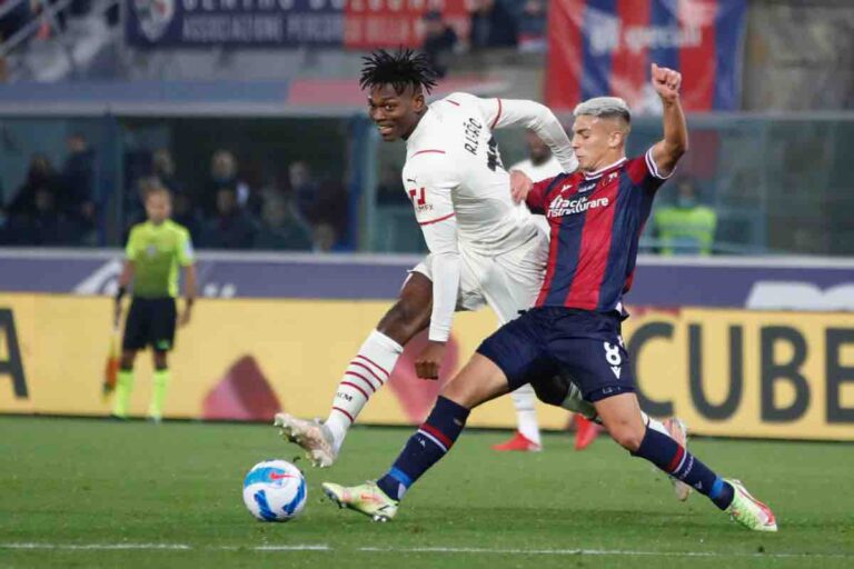 Il Milan punta a un centrocampista del Bologna: le sue dichiarazioni