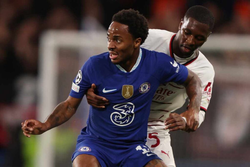 Milan Ballo Toure in contrasto con Sterling