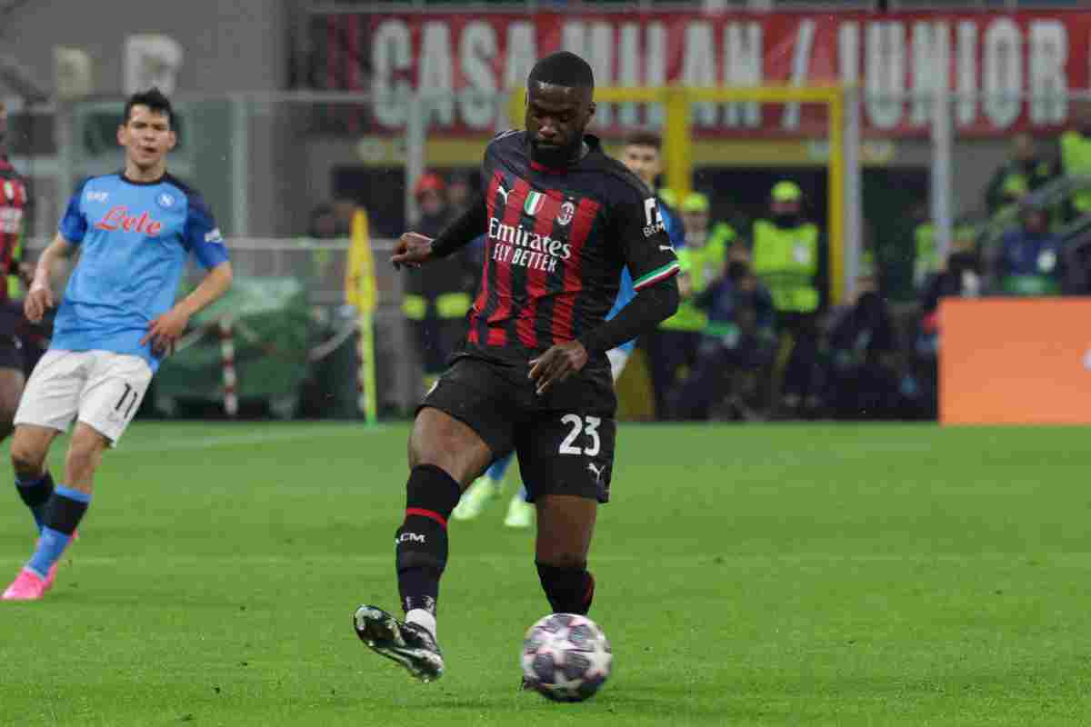 Tomori in azione con il Milan