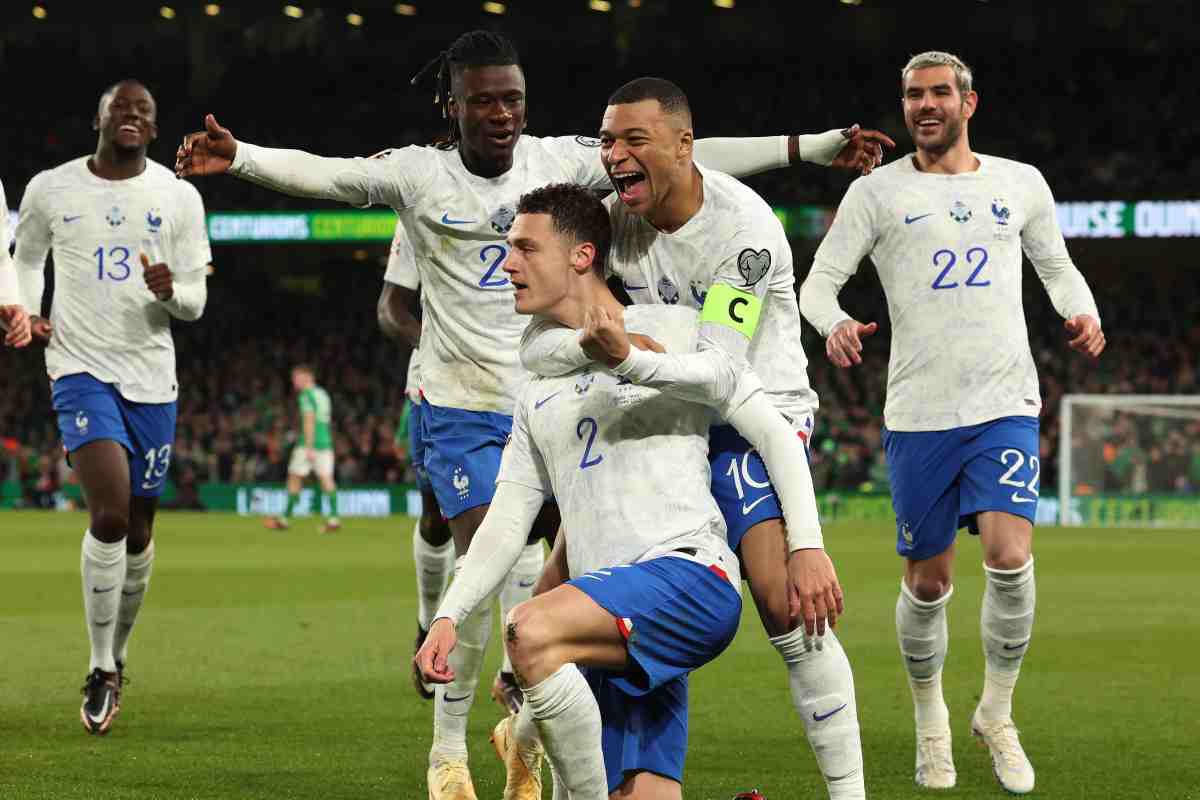 Pavard vuole il Milan: l'indizio social 