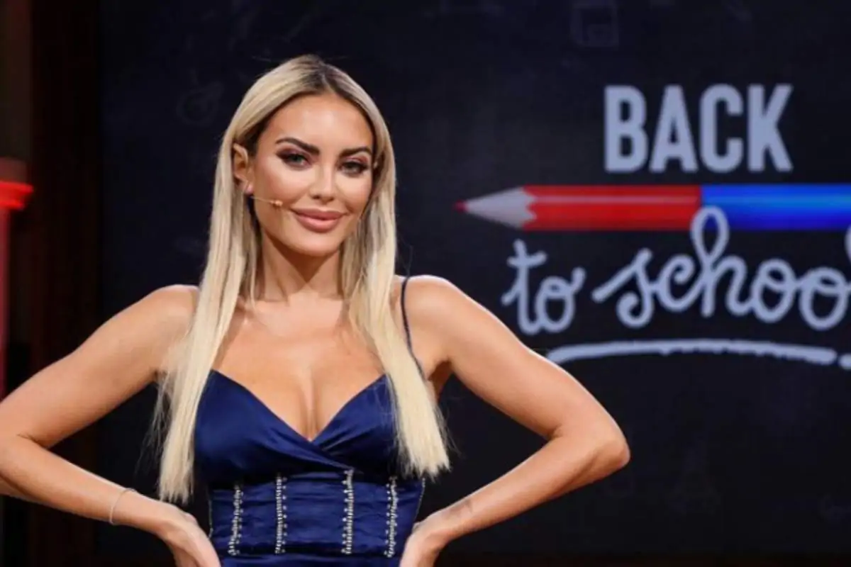 Elena Morali, lato b da urlo: che foto