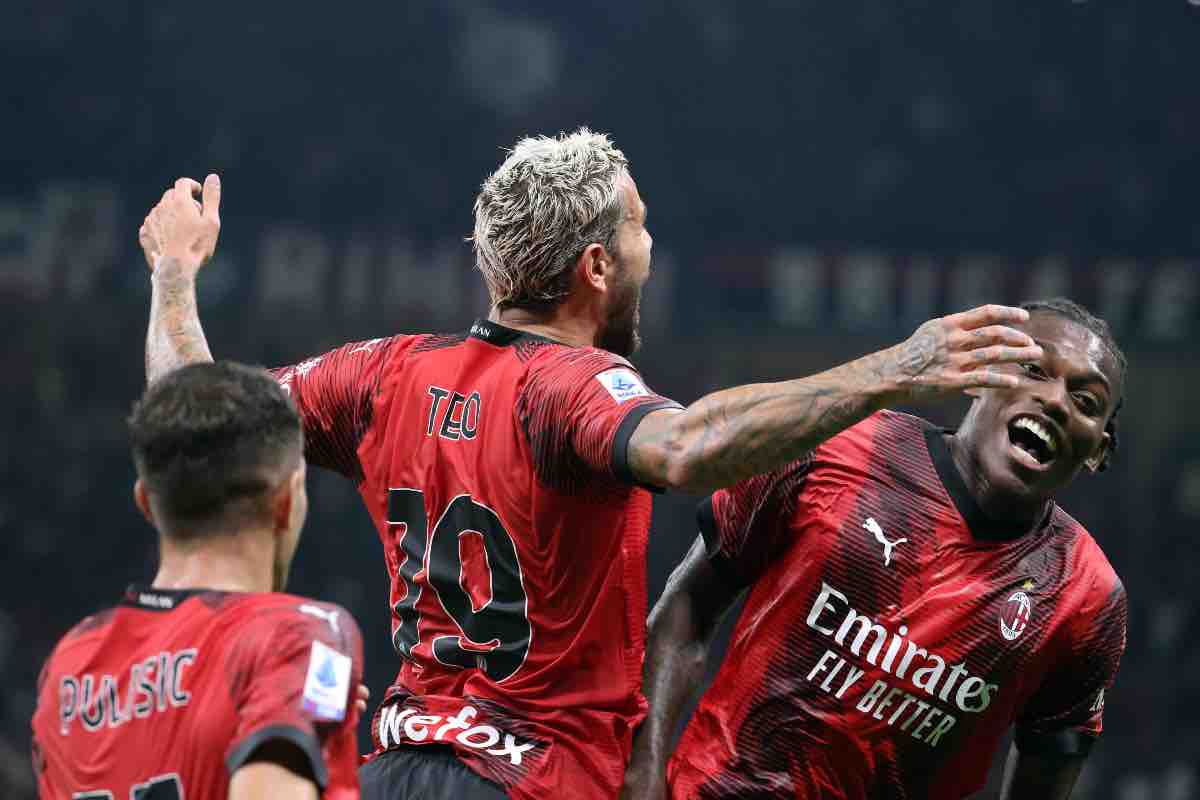 Tifosi Milan in protesta