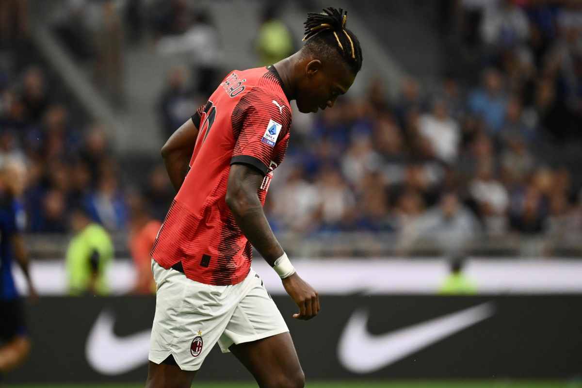 Milan, nervosismo evidente: il gesto che 'inchioda' Leao