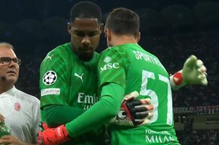 Mike Maignan e Marco Sportiello si danno il cambio in Inter-Newcastle a causa di un infortunio per il portiere francese 