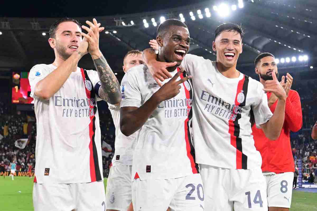 I calciatori del Milan esultano dopo la vittoria di Roma