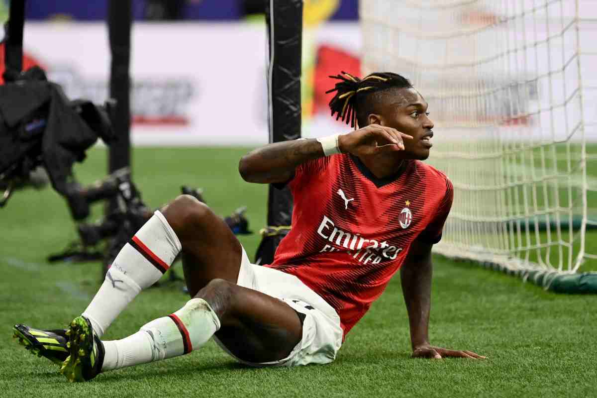 Milan, nervosismo evidente: il gesto che 'inchioda' Leao