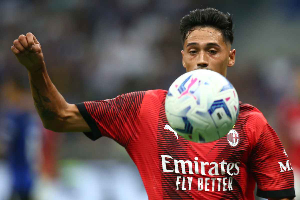 Tijjani Reijnders in azione con la maglia del Milan