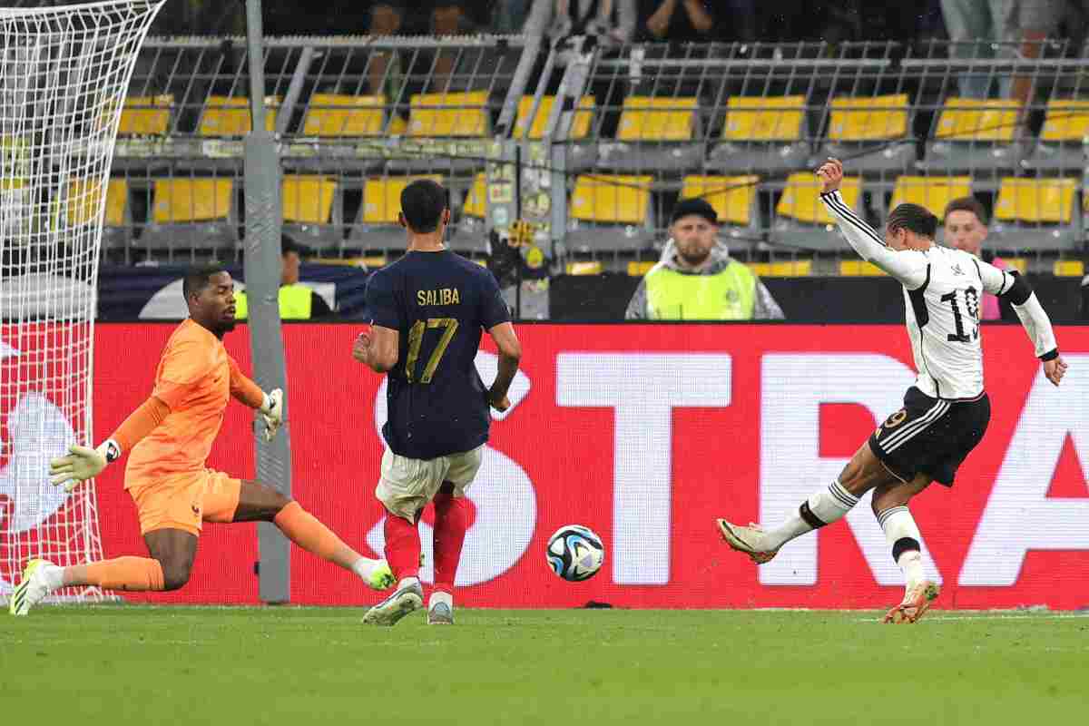 Maignan papera con la Francia