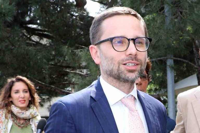 Mercato Milan, spunta una big italiana nella corsa al difensore: le ultime