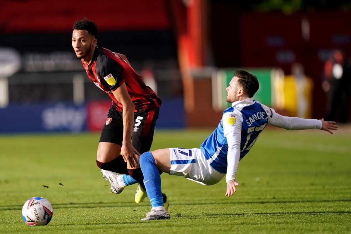 lloyd Kelly è il nuovo nome per la difesa rossonera. 