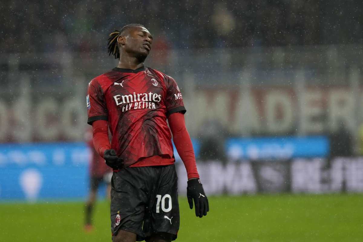 Pessimo primo tempo del Milan con Jovic-Giroud, nella ripresa si salva Leao