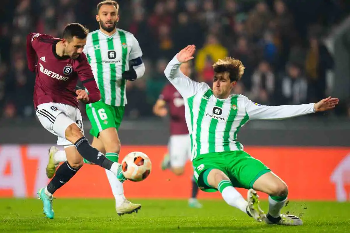 Il Milan punta ad anticipare l'arrivo di Miranda