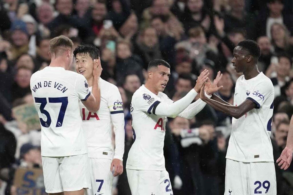 Niente Milan, il difensore va al Tottenham: accordo a un passo