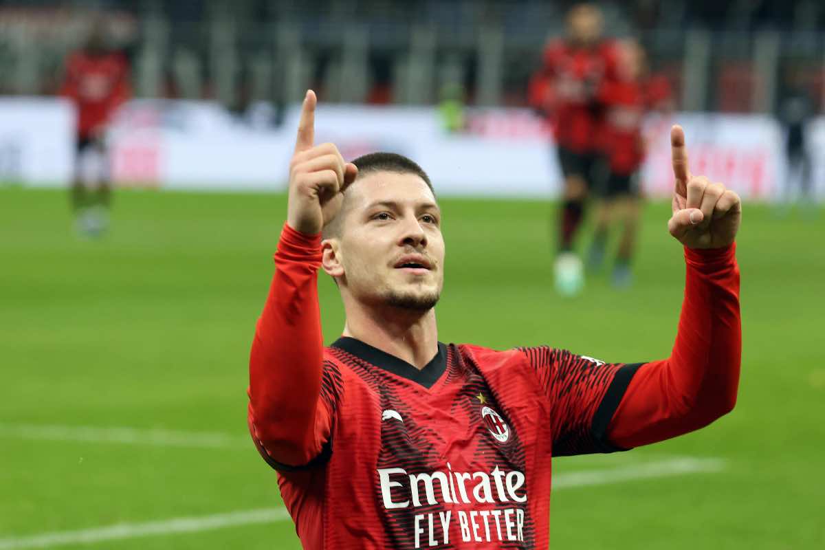 La dirigenza rossonera riflette su Jovic