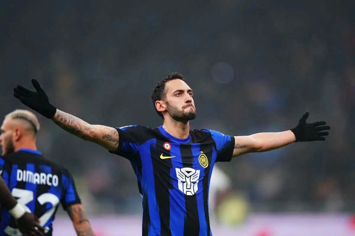 Calhanoglu punzecchia il Milan