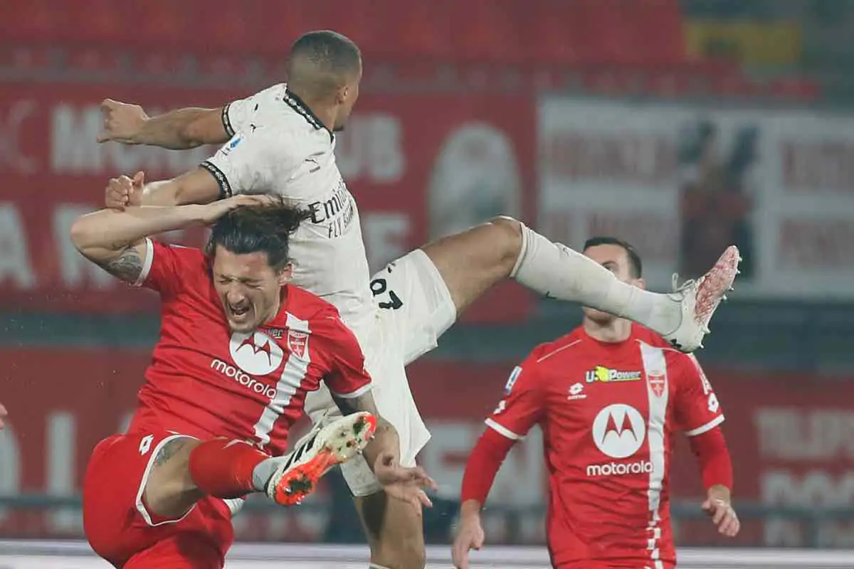 Monza vs Milan cartellini rossi