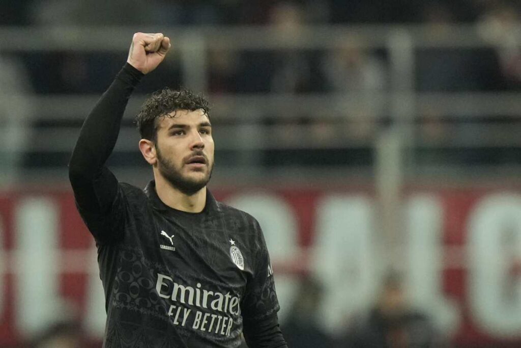 Theo, la risposta di Pioli a Roberto Carlos