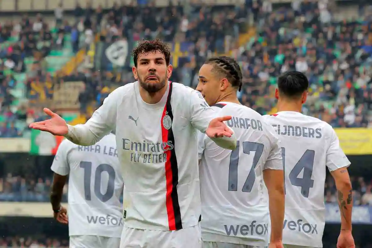 Theo ammonito per l'esultanza