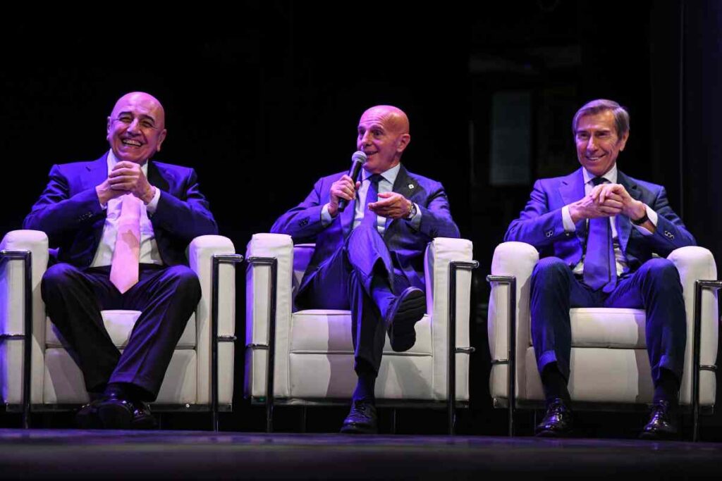 L'ex dirigente rossonero a gamba tesa