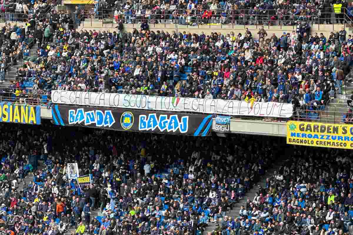 Lo striscione contro il Milan