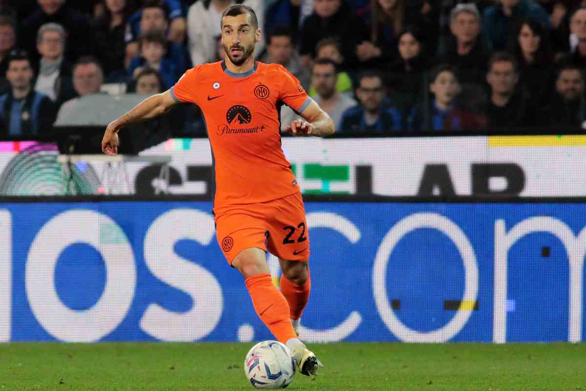 Henrikh Mkhitaryan rifiuta lo striscione