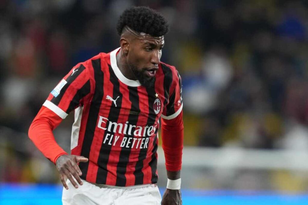 Emerson Royal in campo con il Milan